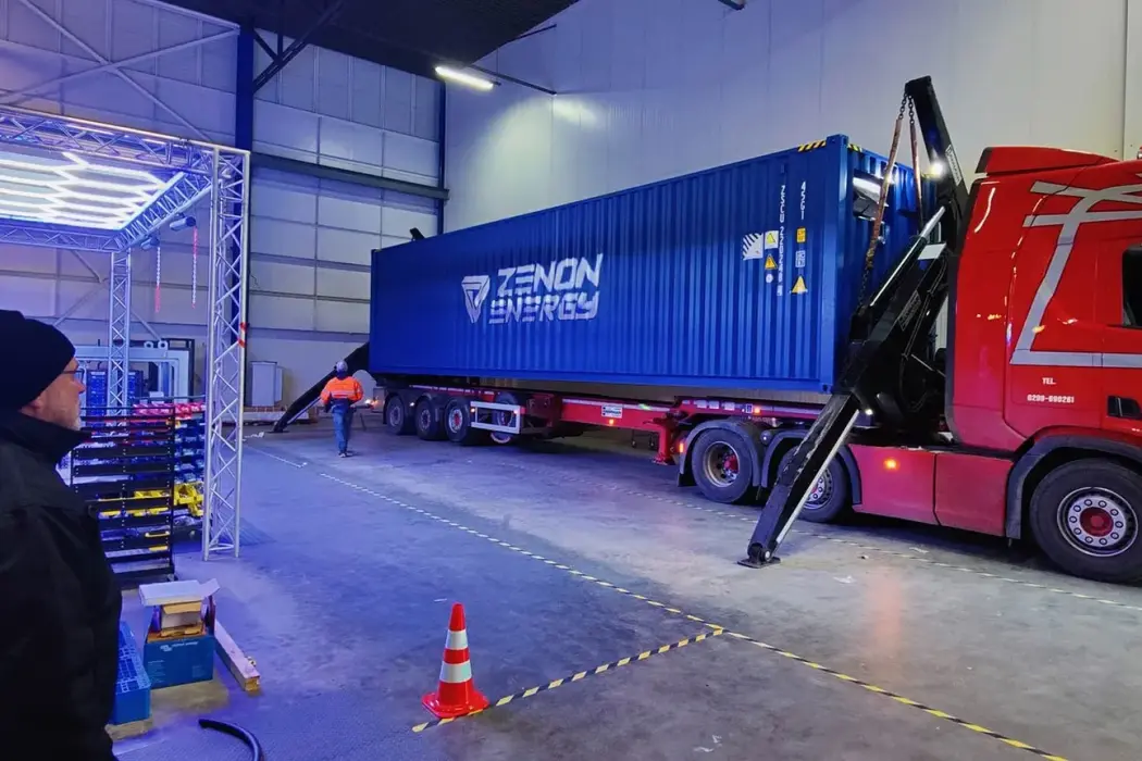 Pin titan càng lớn càng tốt, chưa dùng cho xe hơi thì dùng trong lưu trữ công nghiệp