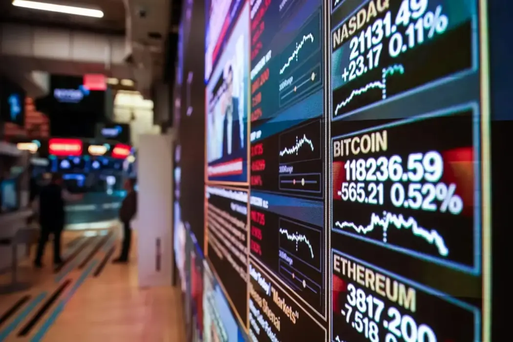 Ông Trump thúc đẩy thành lập khung pháp lý mới cho tiền mã hóa và stablecoin
