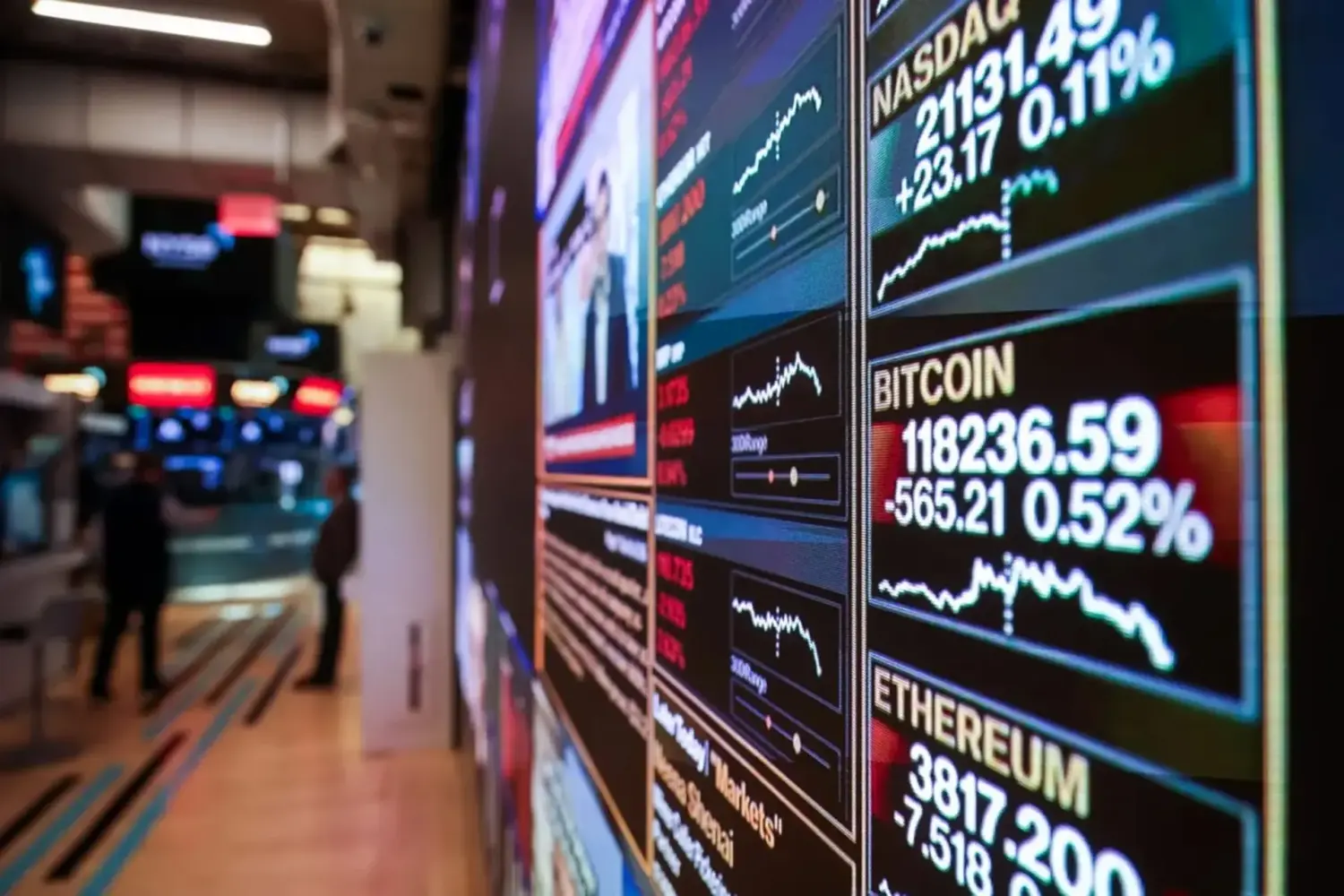 Ông Trump thúc đẩy thành lập khung pháp lý mới cho tiền mã hóa và stablecoin