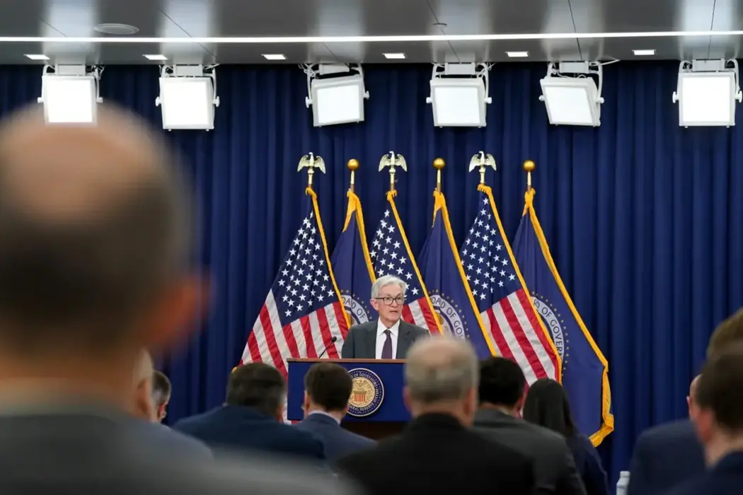 Fed không cắt giảm lãi suất bất chấp áp lực từ chính phủ Trump