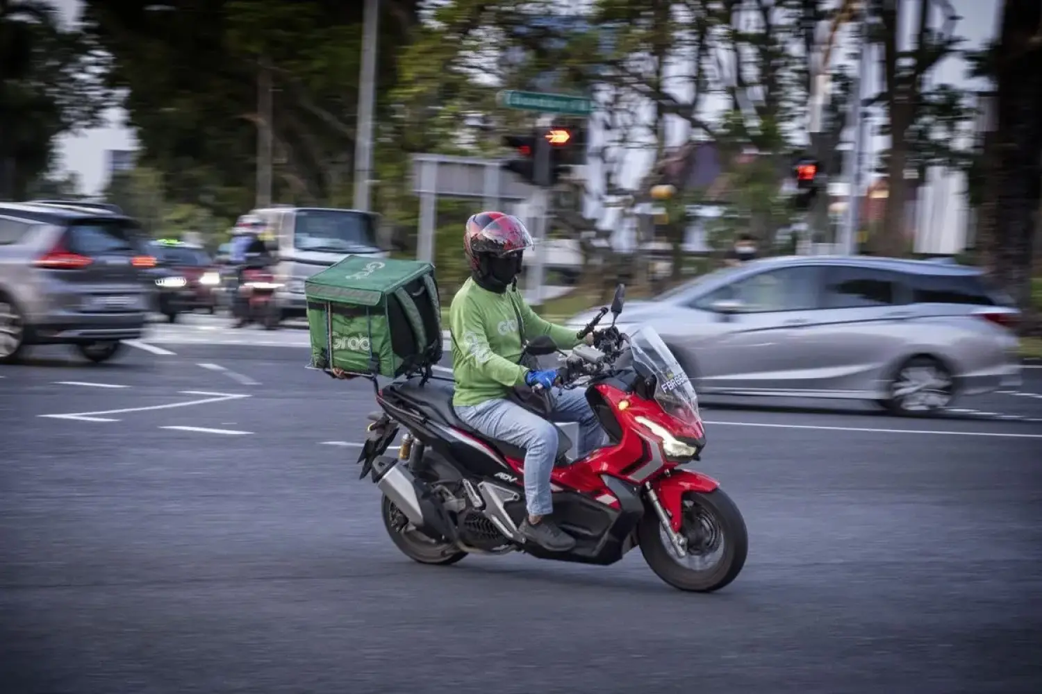 Grab và ngành giao món ăn gặp khó tại Đông Nam Á