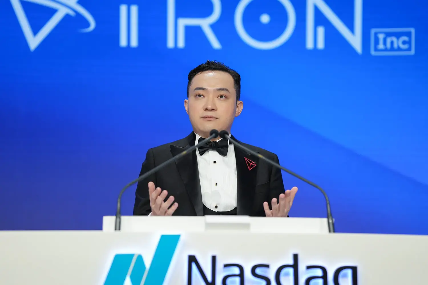 Ai sẽ quản lý tiền mã hóa?