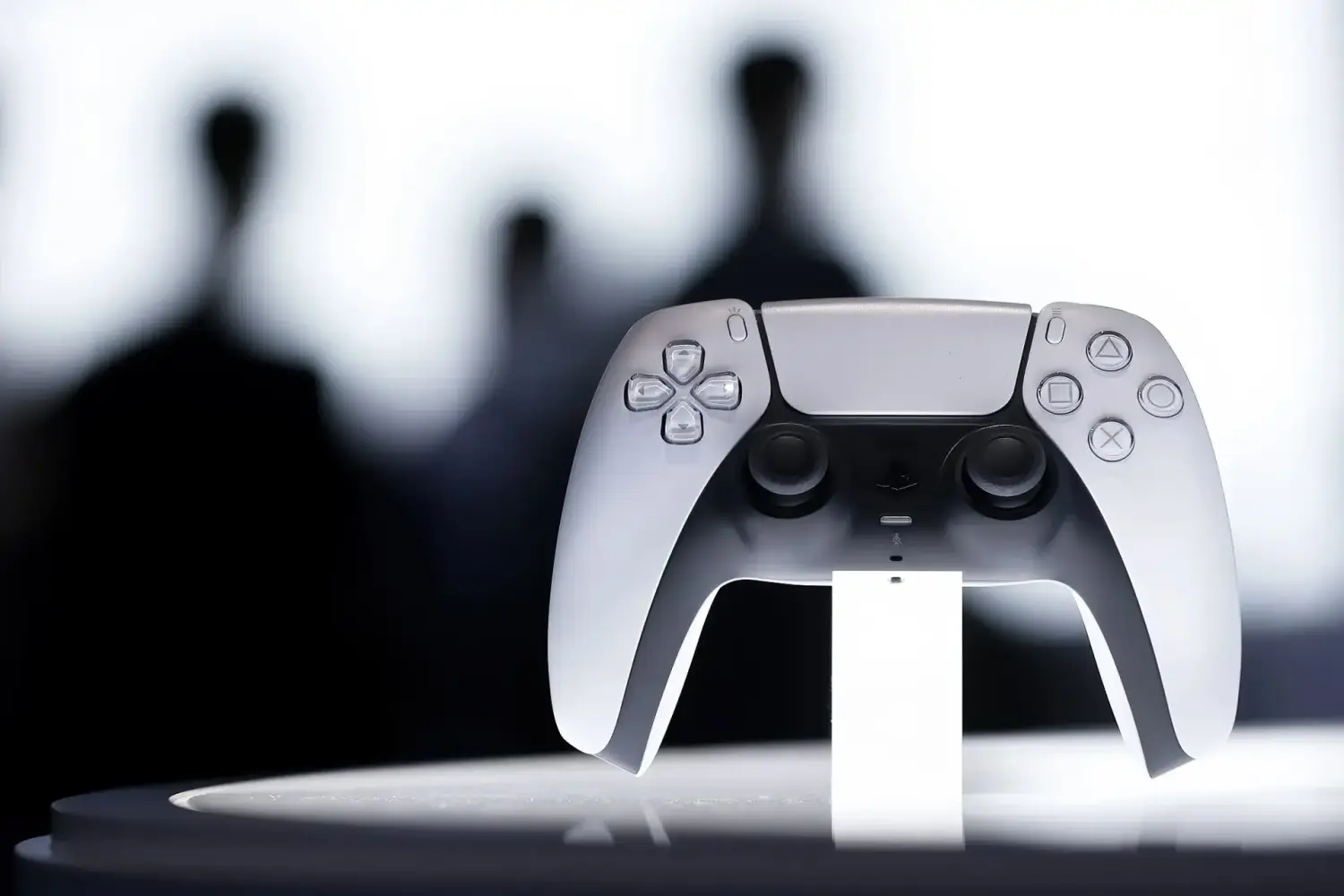 Sony cảnh báo lợi nhuận giảm khi doanh thu PlayStation 5 sụt giảm