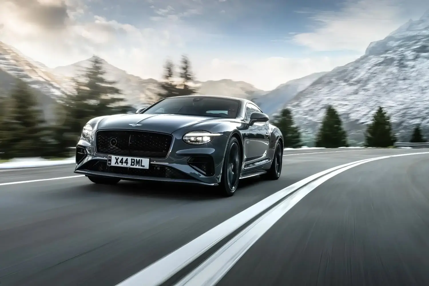 Bentley Continental GT trị giá 300.000 USD: Quái thú hybrid biết chớp mắt