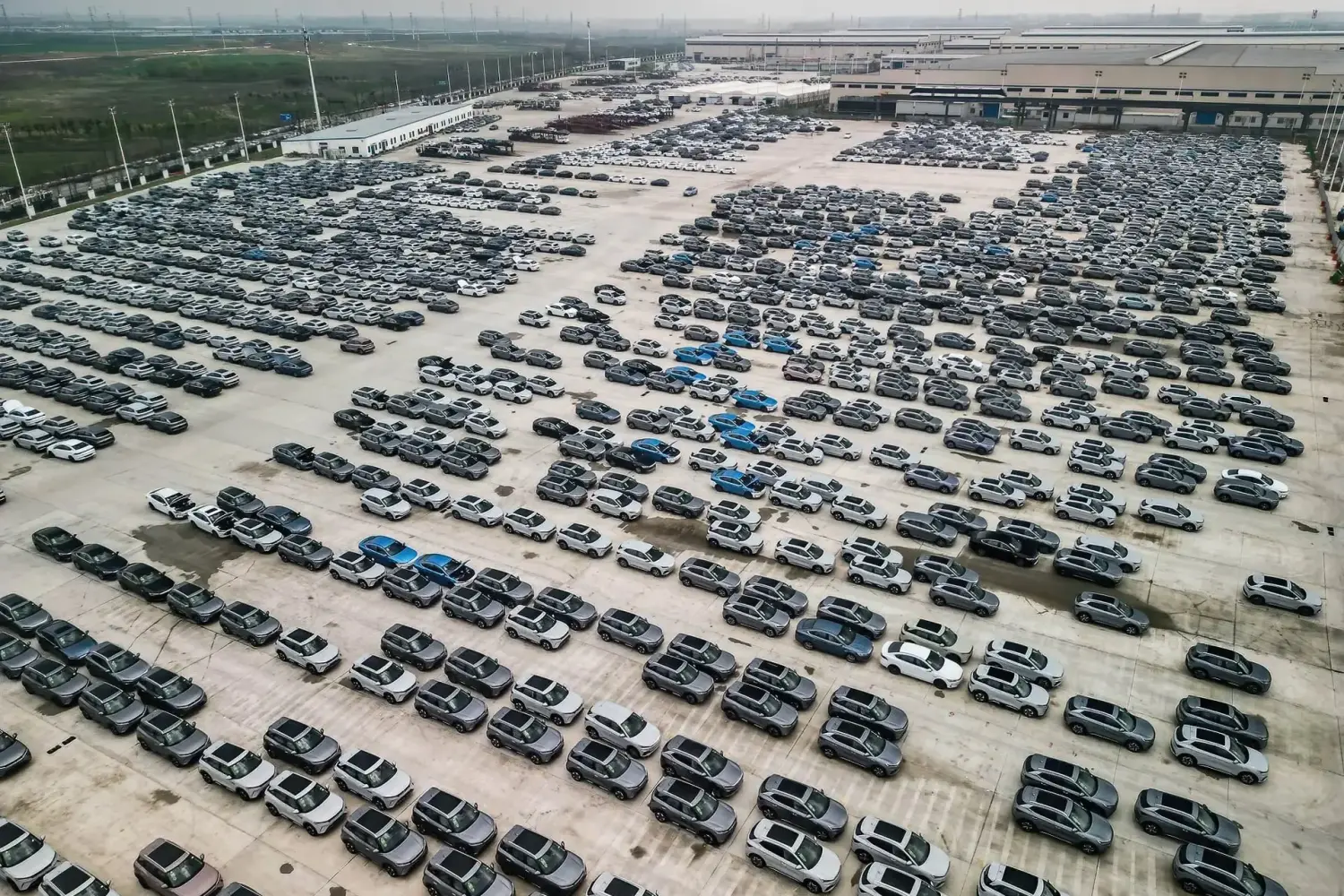 Để đuổi kịp về xe điện, ngành xe hơi Mỹ cần mời Trung Quốc tham gia