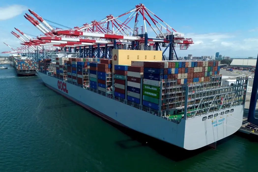 Minh họa: Julia Dufossé cho Bloomberg Businessweek