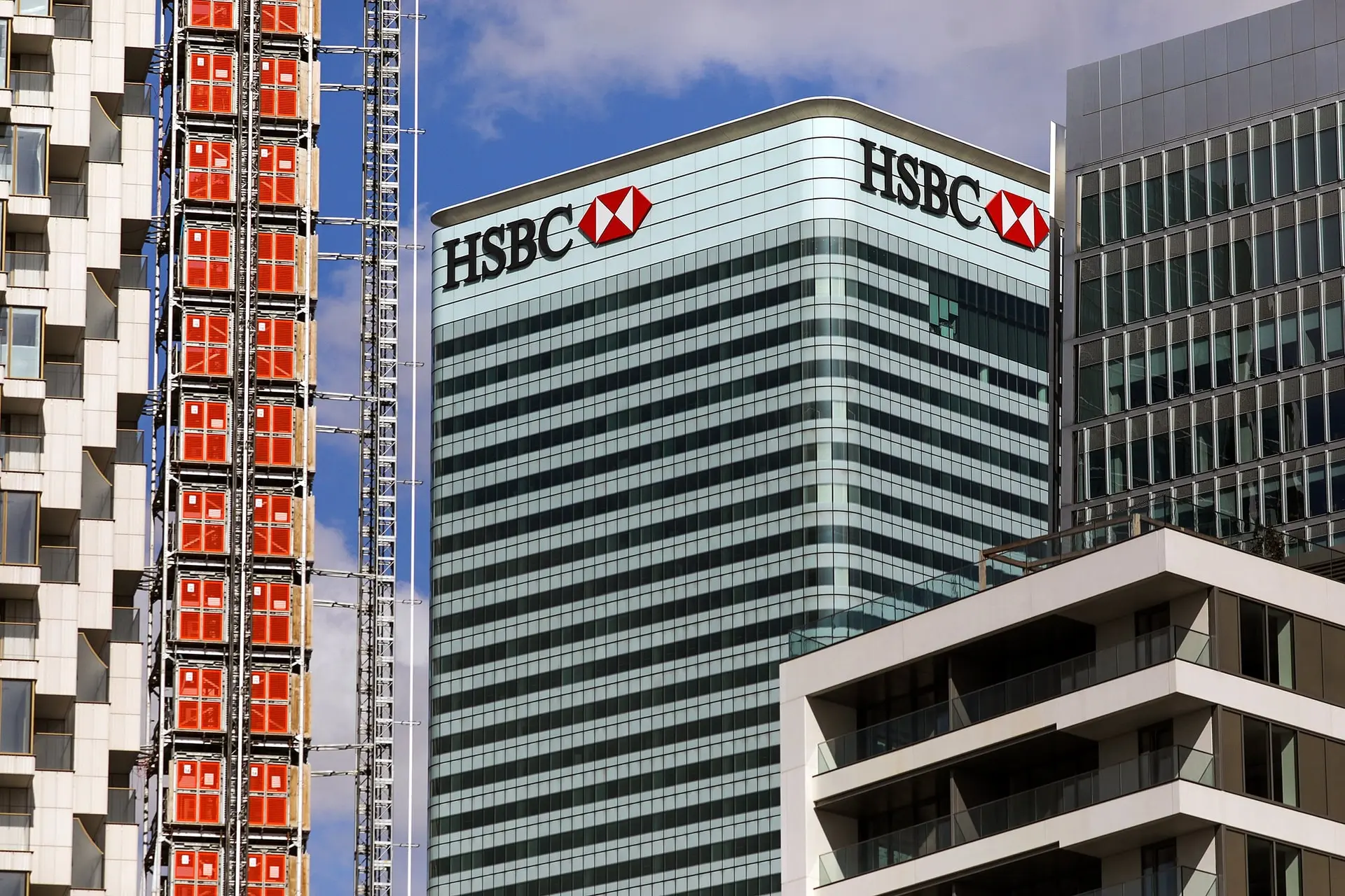 Trụ sở HSBC Holdings Plc tại khu vực kinh doanh, tài chính và mua sắm Canary Wharf ở London, Anh. Hình ảnh: Simon Dawson/Bloomberg. 