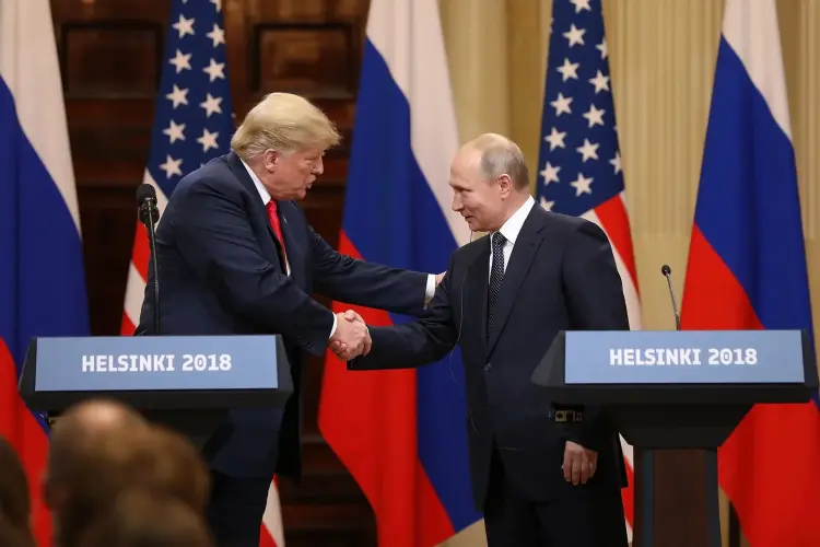 Donald Trump ở nhiệm kỳ trước từng thiết lập được mối quan hệ tốt với Tổng thống Nga Vladimir Putin. Ảnh: Chris Ratcliffe/Bloomberg