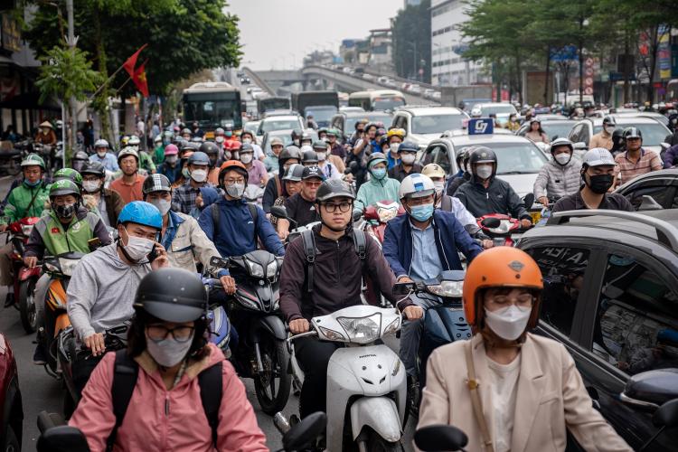 Giao thông trên đường phố Hà Nội. Hình ảnh: Linh Phạm/Bloomberg