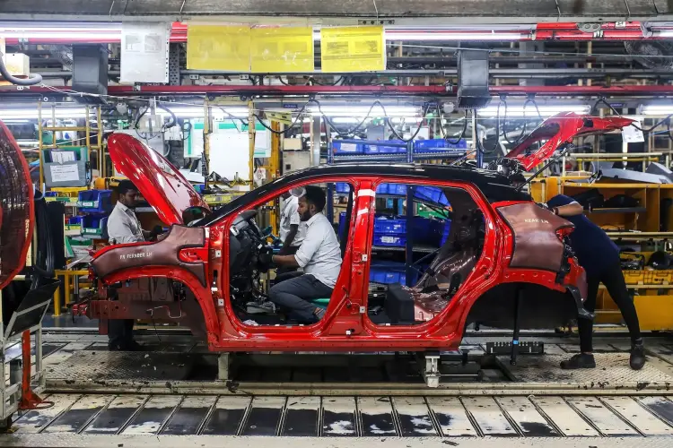 Dây chuyền sản xuất tại nhà máy của Renault Nissan Automotive India Pvt. ở Chennai, Ấn Độ. Hình ảnh: Dhiraj Singh/Bloomberg.