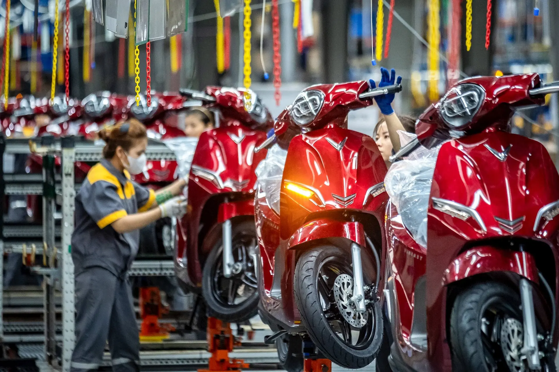 Xe máy điện có thể chiếm tới 56% doanh số xe máy Việt Nam 10 năm tới, theo ngân hàng Thế giới