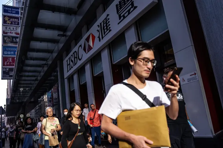 Chi nhánh ngân hàng HSBC Holdings Plc ở Hong Kong, Trung Quốc. Hình ảnh: Lam Yik/Bloomberg.