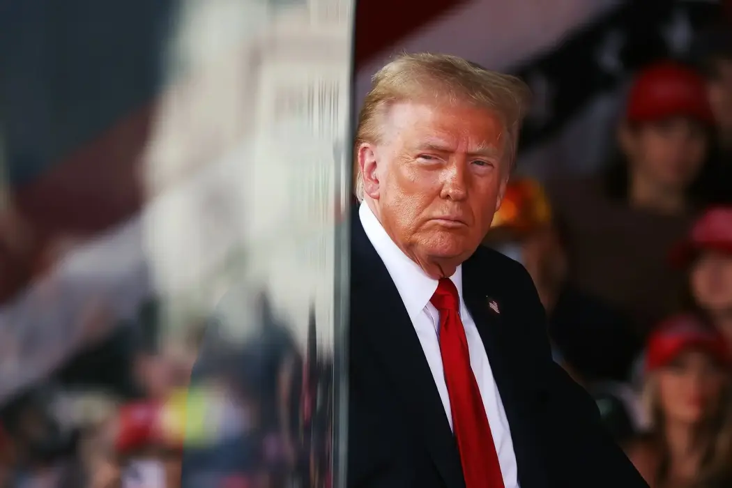 Donald Trump hứa hẹn sẽ cấp phép nhanh với các vụ đầu tư từ 1 tỉ USD
