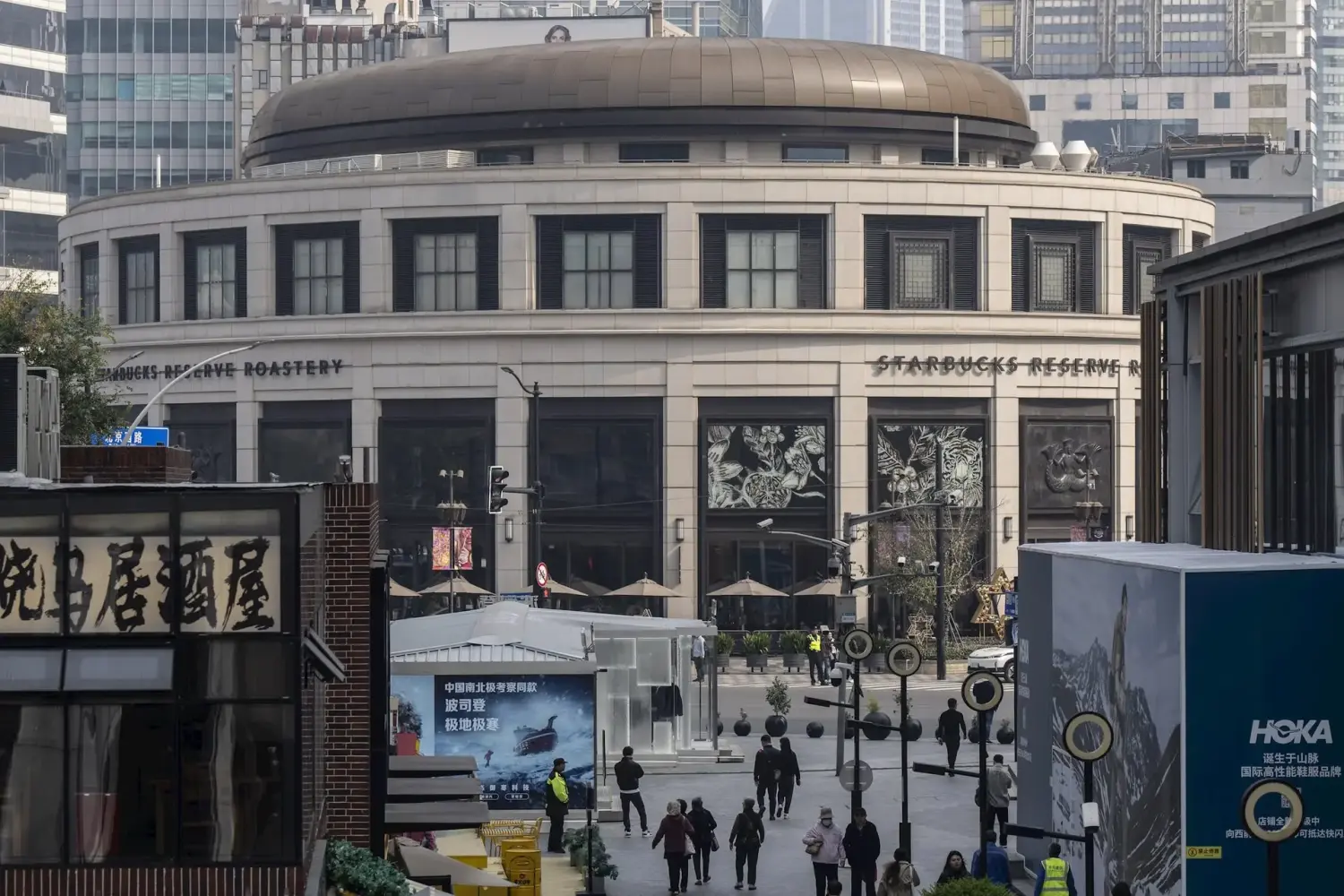 Nhà đầu tư muốn mua lại cổ phần kiểm soát Starbucks tại Trung Quốc
