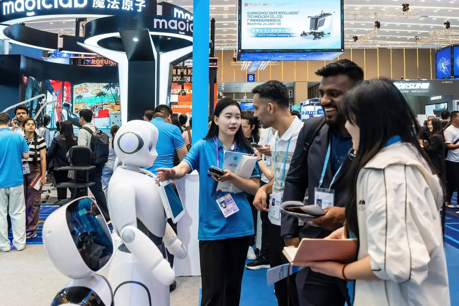 Trung Quốc yêu cầu doanh nghiệp tại hội chợ Canton Fair không rút gian hàng sớm