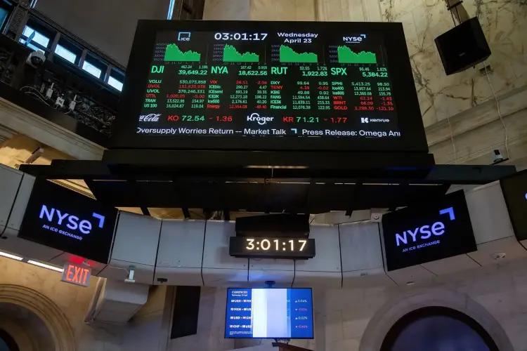 Thông tin thị trường tại sàn giao dịch chứng khoán Mỹ (AMEX) trong Sở Giao dịch Chứng khoán New York (NYSE), New York, Mỹ, vào thứ Tư, ngày 23 tháng 4 năm 2025. Hình ảnh: Michael Nagle/Bloomberg.