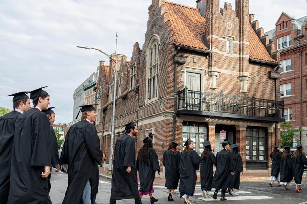 Phụ huynh Mỹ chi gần 100 ngàn USD cho một năm “gap year”