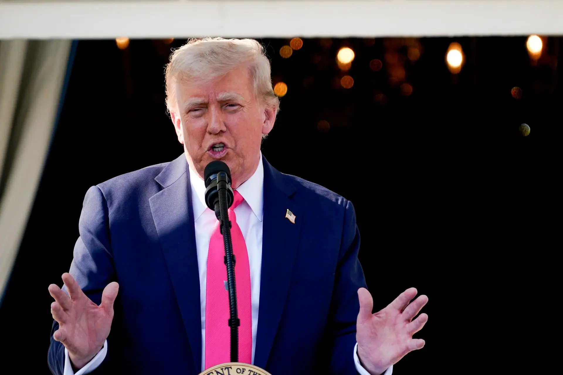 Ông Trump chuẩn bị gửi thông báo áp thuế lên tới 70% với các nước chưa đạt thỏa thuận