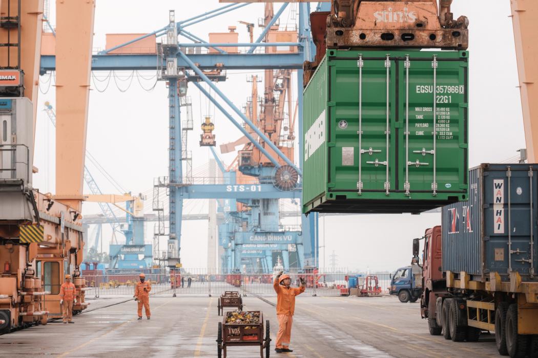 Việt Nam có vai trò ngày càng quan trọng trong chuỗi cung ứng thương mại toàn cầu. Photo: Bloomberg 