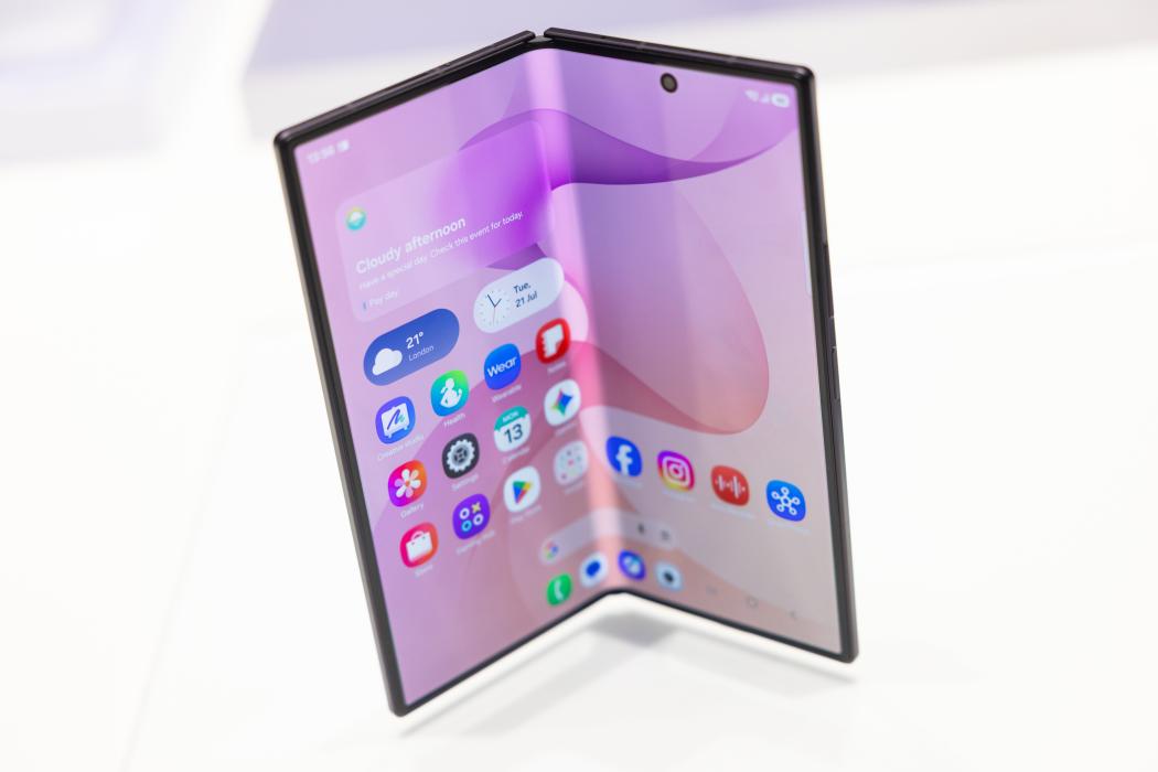 Samsung nâng cấp toàn diện dòng điện thoại gập trước khi Apple gia nhập thị trường