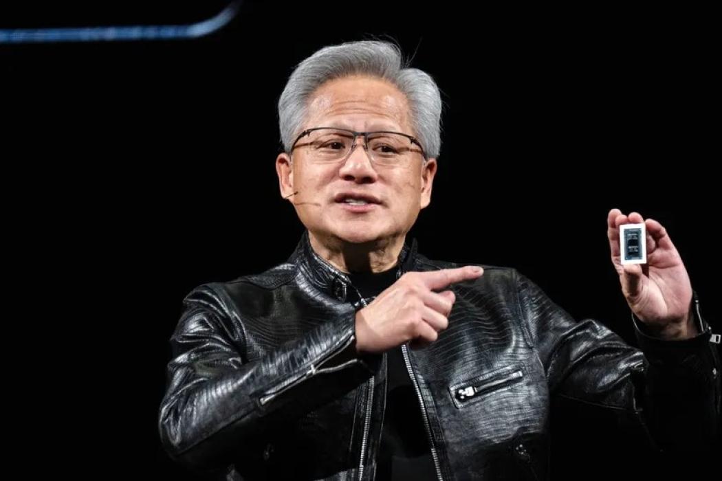 CEO Nvidia gọi cho ông Trump ngay trên sân khấu, bàn về rủi ro AI