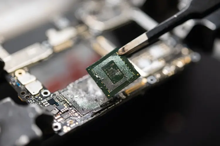 Chip Kirin 9000s do SMIC chế tạo. Hình ảnh: James Park/Bloomberg