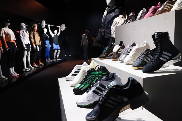 Bong bóng sneaker đang vỡ khi nhà đầu tư quay lưng