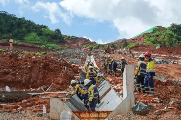 Mỏ sắt khổng lồ của Trung Quốc ở châu Phi có thể làm đảo lộn thị trường