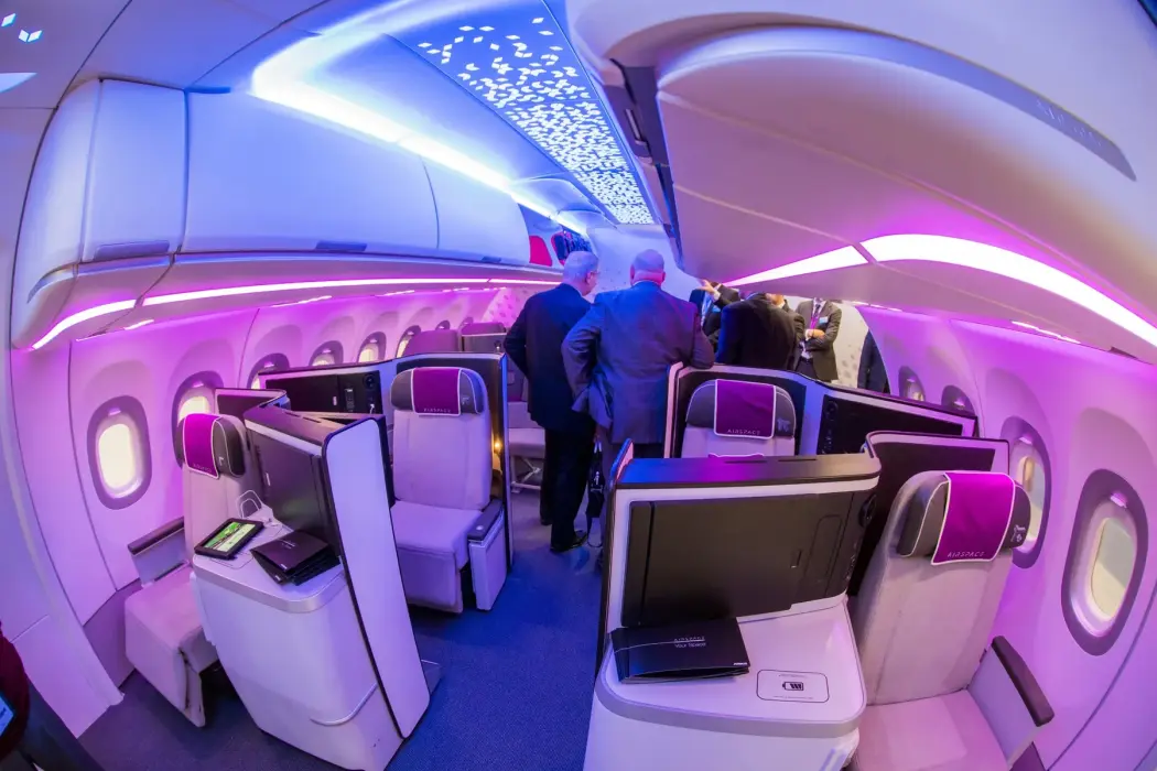 Hạng phổ thông bị thu hẹp, hãng bay dồn lực vào ghế cao cấp