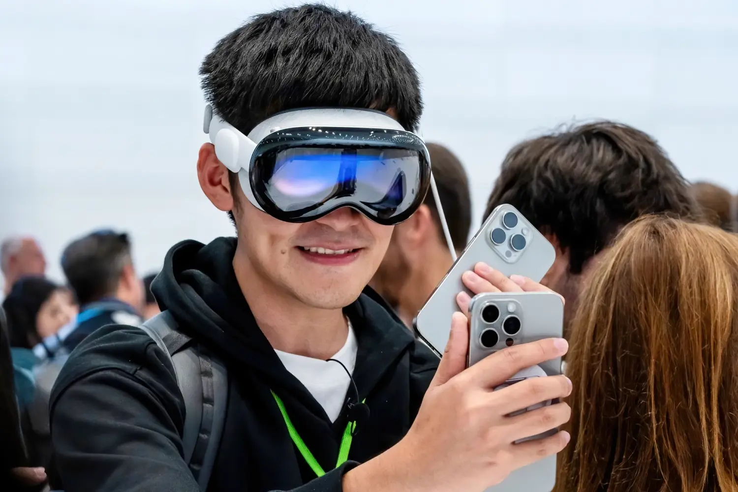 Apple Intelligence vấp phải rào cản pháp lý và iPhone đời cũ