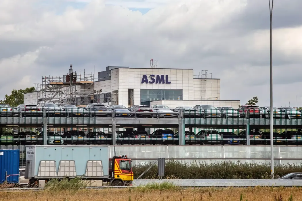 Trụ sở chính và nhà máy của ASML Holding NV tại Veldhoven, Hà Lan. Hình ảnh: Peter Boer/Bloomberg 