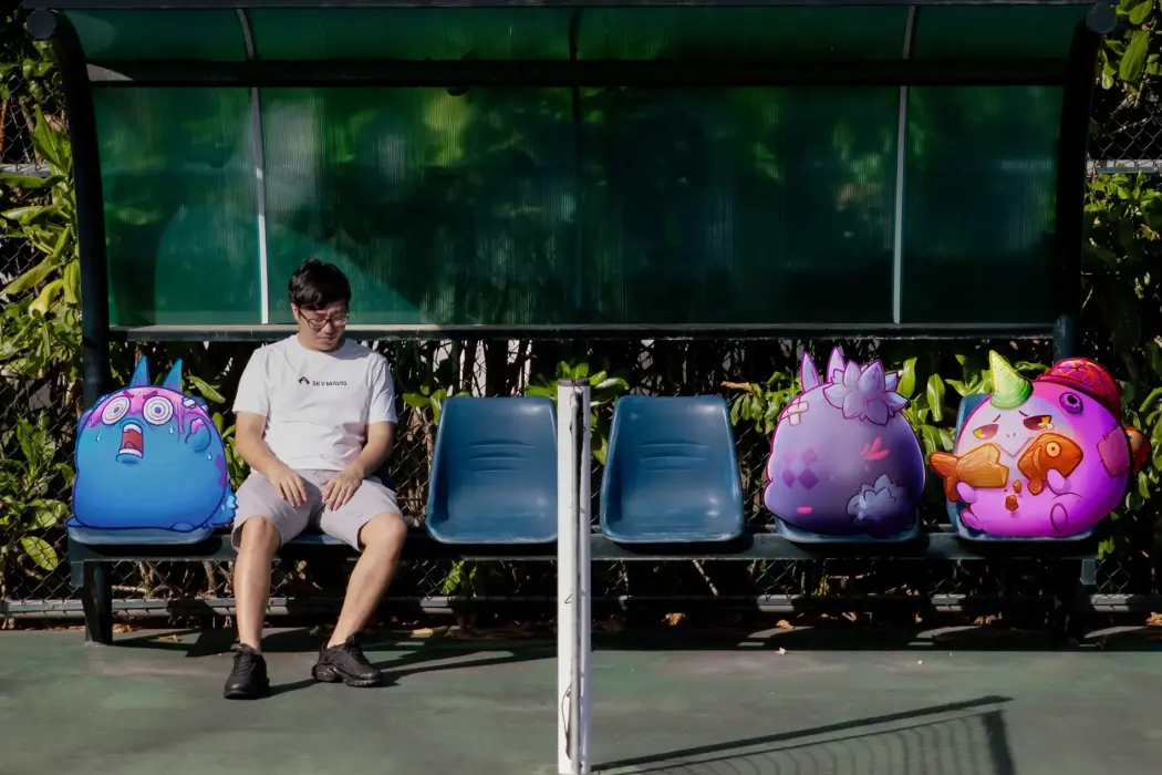 Ảnh: Maika Elan. Minh hoạ: Nghĩa Trương 