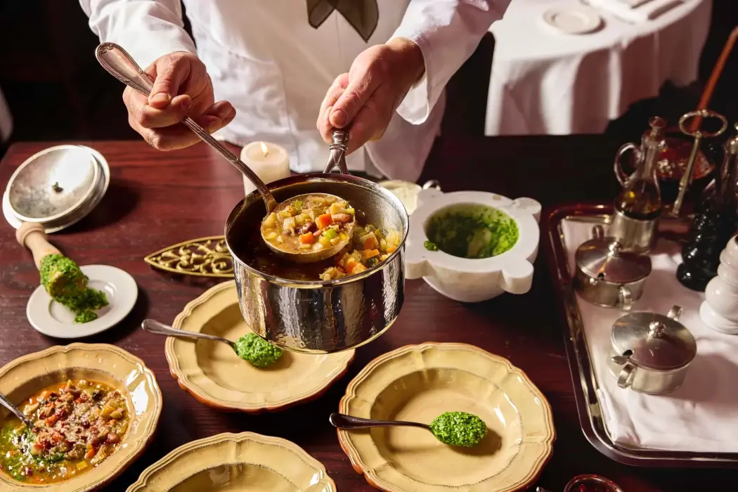 Món súp rau củ theo mùa dùng kèm pesto húng quế tươi sẽ có trong thực đơn tại Babbo. Hình ảnh: Colin Clark 