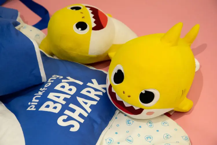 Đồ chơi nhồi bông các nhân vật Baby Shark. Hình ảnh: SeongJoon Cho/Bloomberg