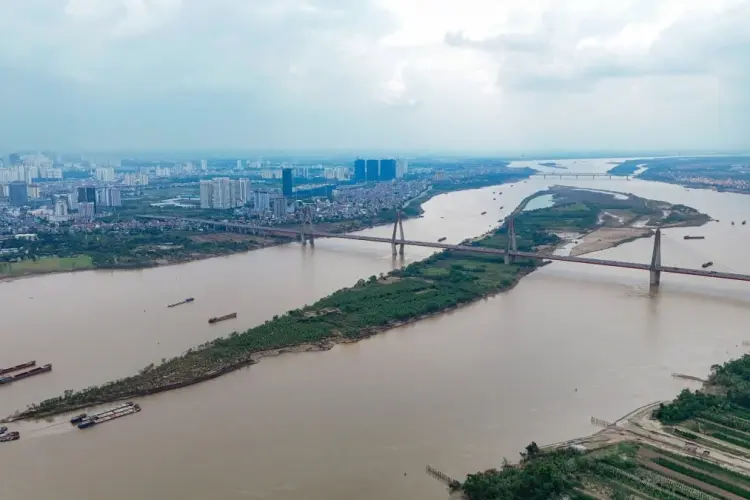 Ảnh chụp sông Hồng. Hình ảnh: Sông Bùi