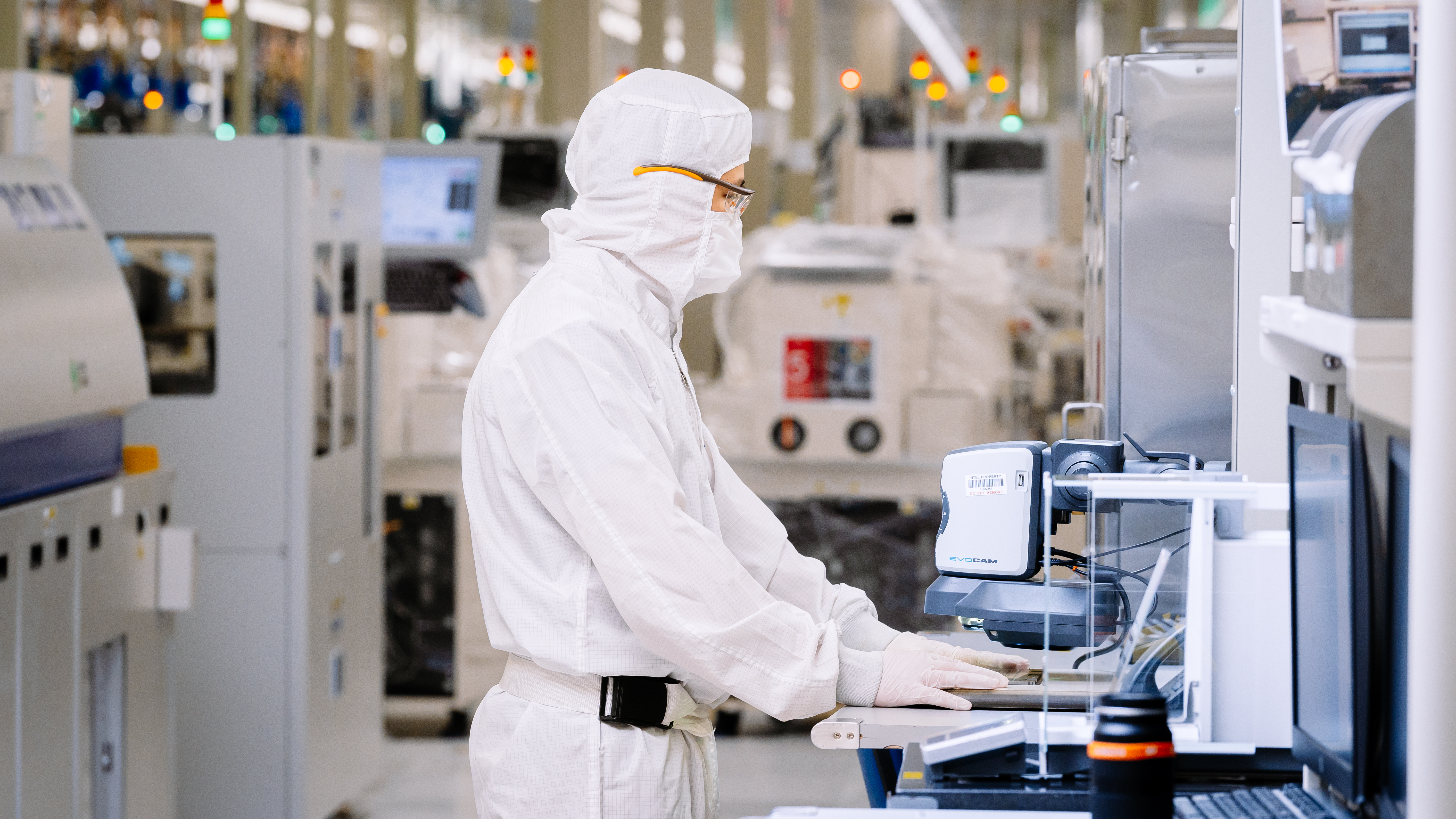Bên trong nhà máy Intel Vietnam. Hình ảnh: Intel Vietnam cung cấp.