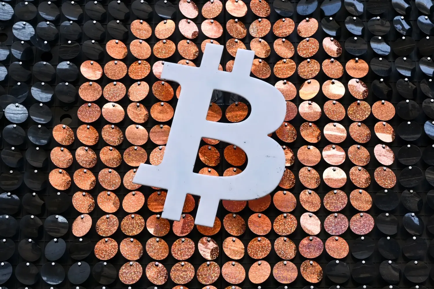 Dòng vốn 1,4 tỉ USD vào tiền mã hóa khi Strategy gom Bitcoin