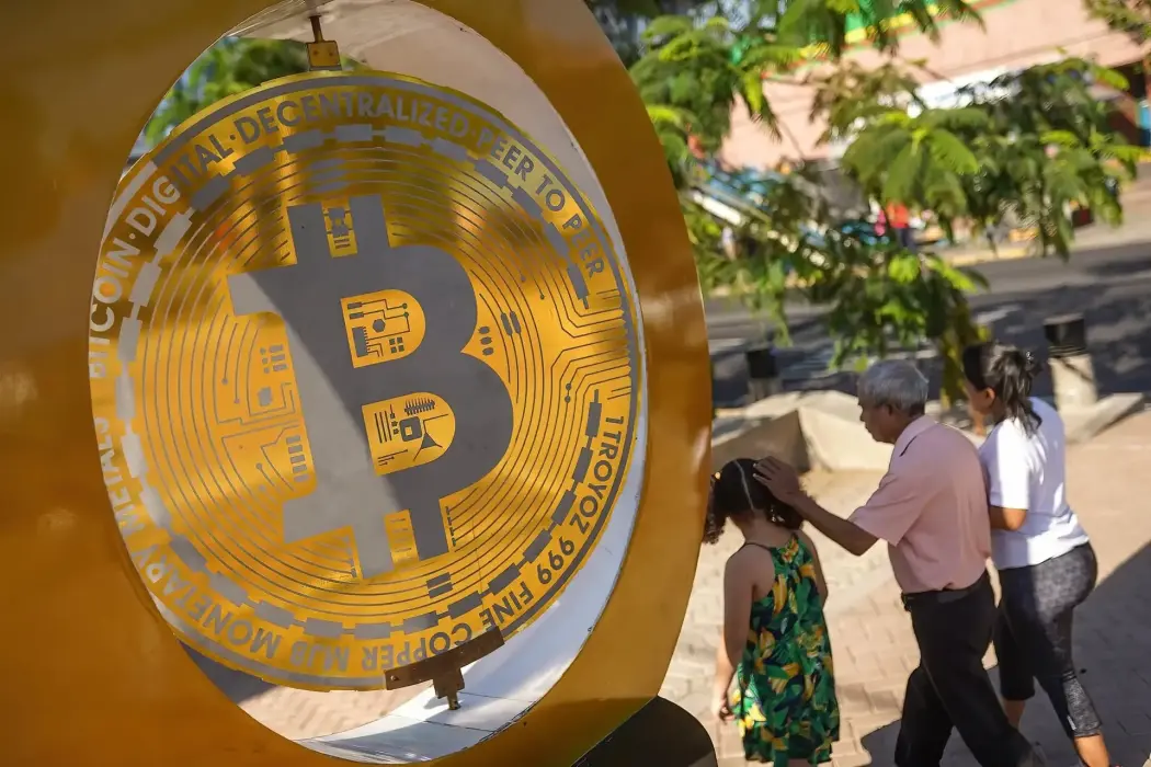 Bitcoin lần đầu vượt ngưỡng 112.000 đô la bất chấp lo ngại thuế quan