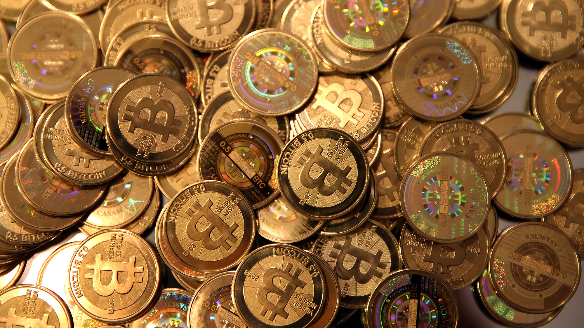 Bitcoin bật trở lại trên mốc 90.000 USD sau đợt bán tháo dữ dội