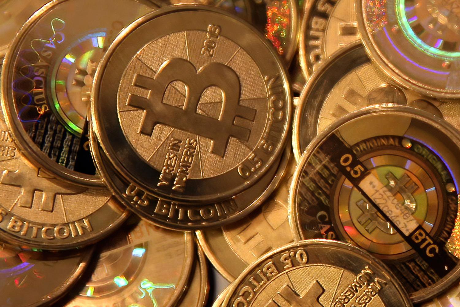 Bitcoin bật trở lại trên mốc 90.000 USD sau đợt bán tháo dữ dội