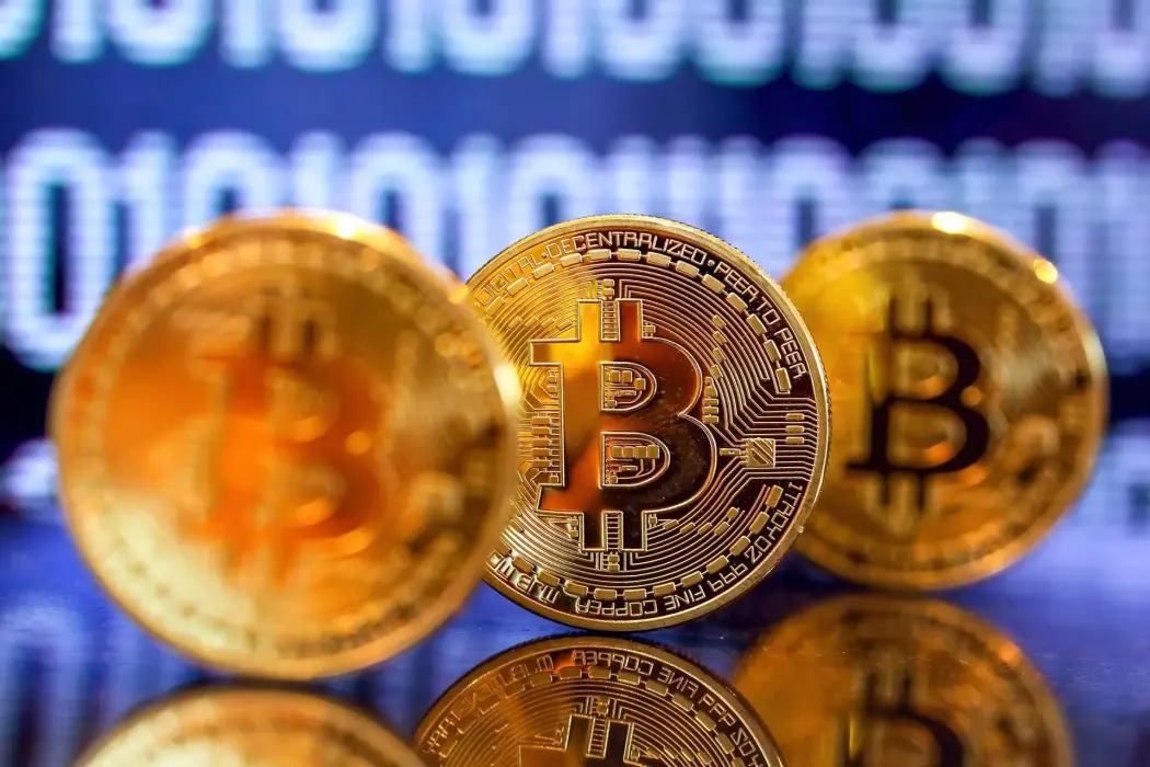 Nhà đầu tư rút vốn khỏi vàng để đổ vào ETF Bitcoin