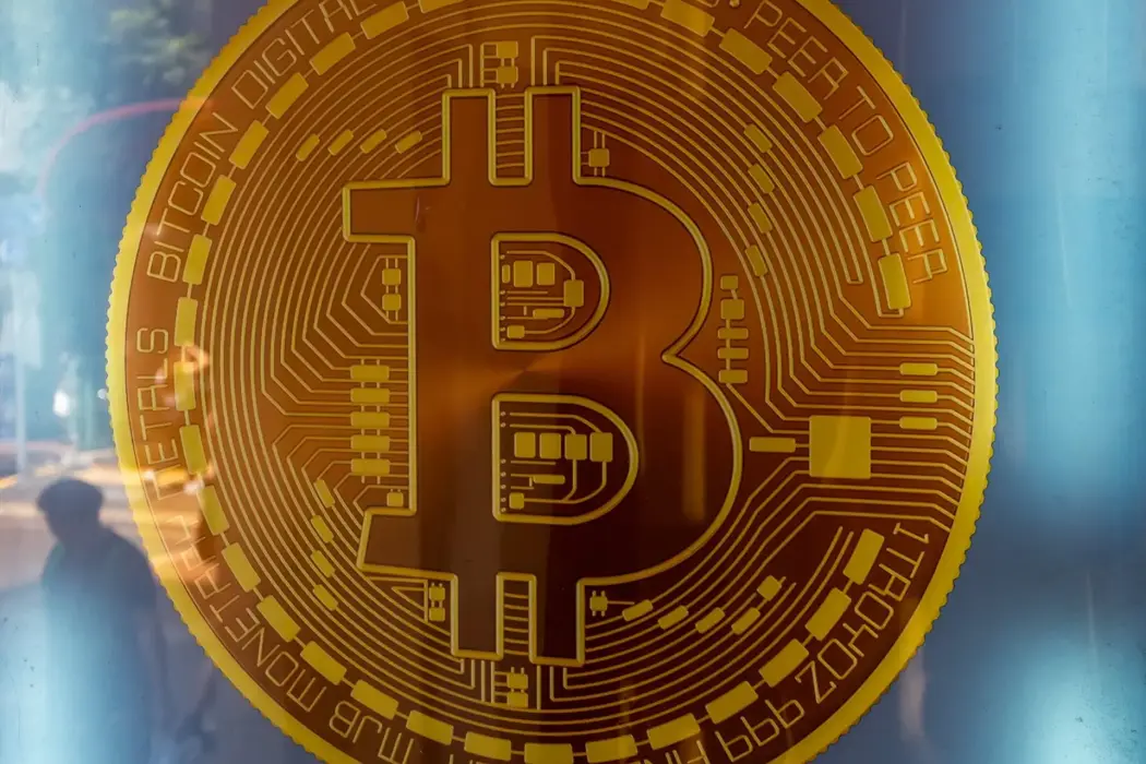 Giá Bitcoin giảm mạnh do kỳ vọng Fed sớm hạ lãi suất giảm