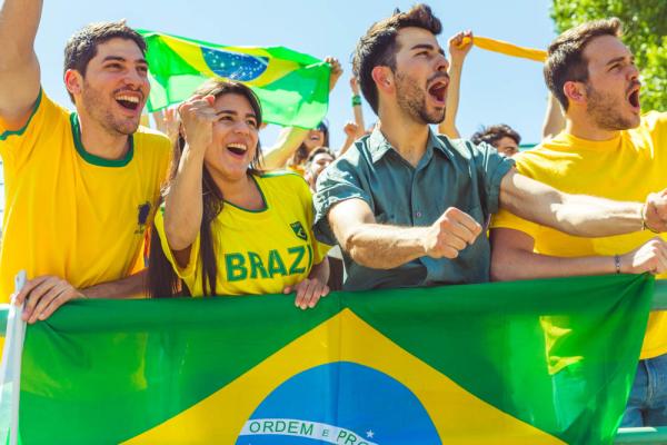 Brazil gặp Maroc: 90 phút bóng đá, soi chiếu hai đường cong kinh tế