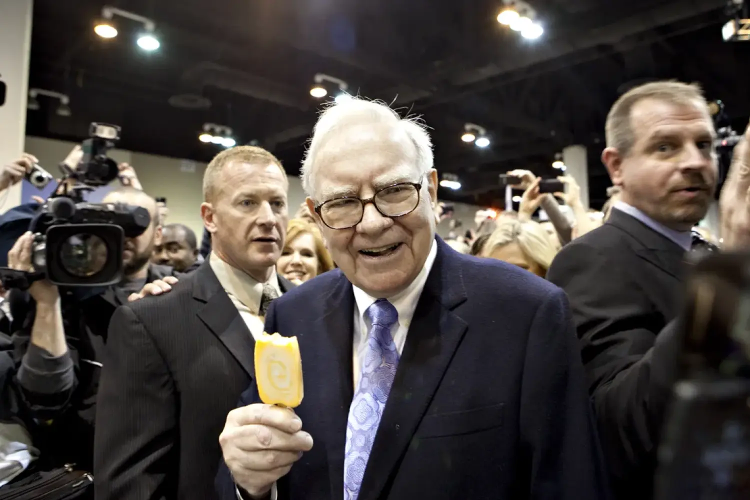 Thương vụ đầu tiên trị giá 6,8 tỉ USD của vị CEO kế vị Warrent Buffett
