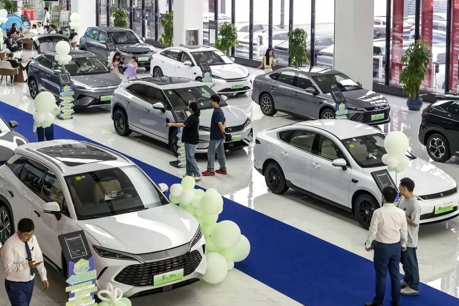 Quy mô khổng lồ của ngành ô tô Trung Quốc đang trở thành gánh nặng