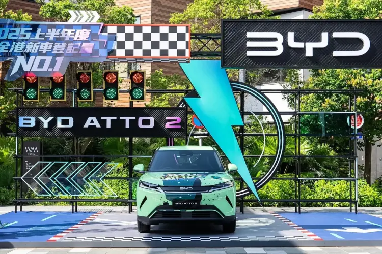 BYD nên tận dụng tối đa nguồn pin của mình. Hình ảnh: Chan Long Hei/Bloomberg