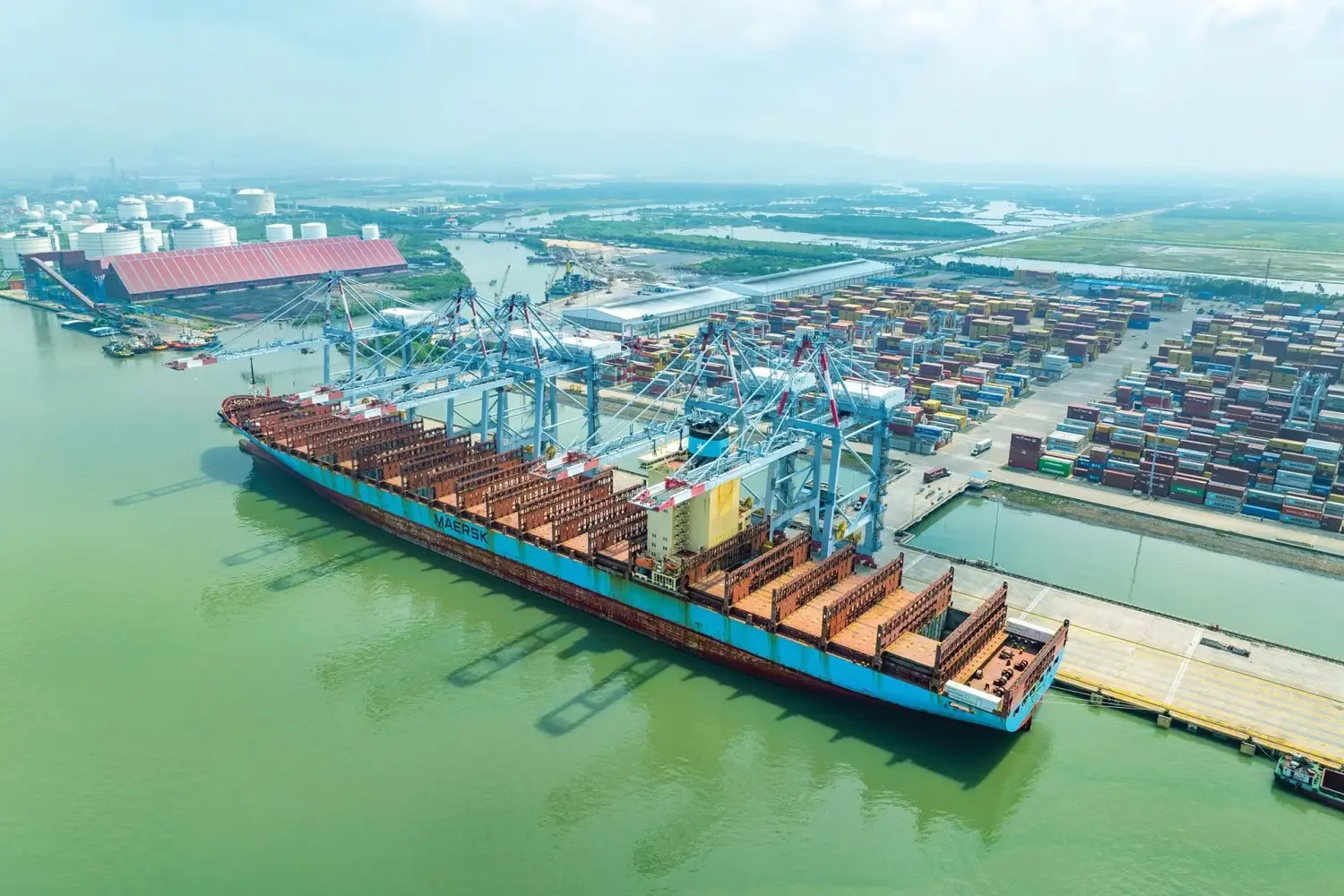 Khi hai cụm cảng container Việt Nam cùng chung tốp 20 thế giới về hiệu suất