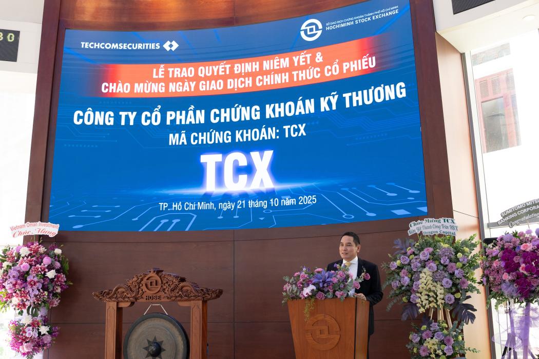 Hình ảnh: ông Nguyễn Xuân Minh, chủ tịch của TCBS phát biểu tại sở Giao dịch chứng khoán thành phố Hồ Chí Minh. 