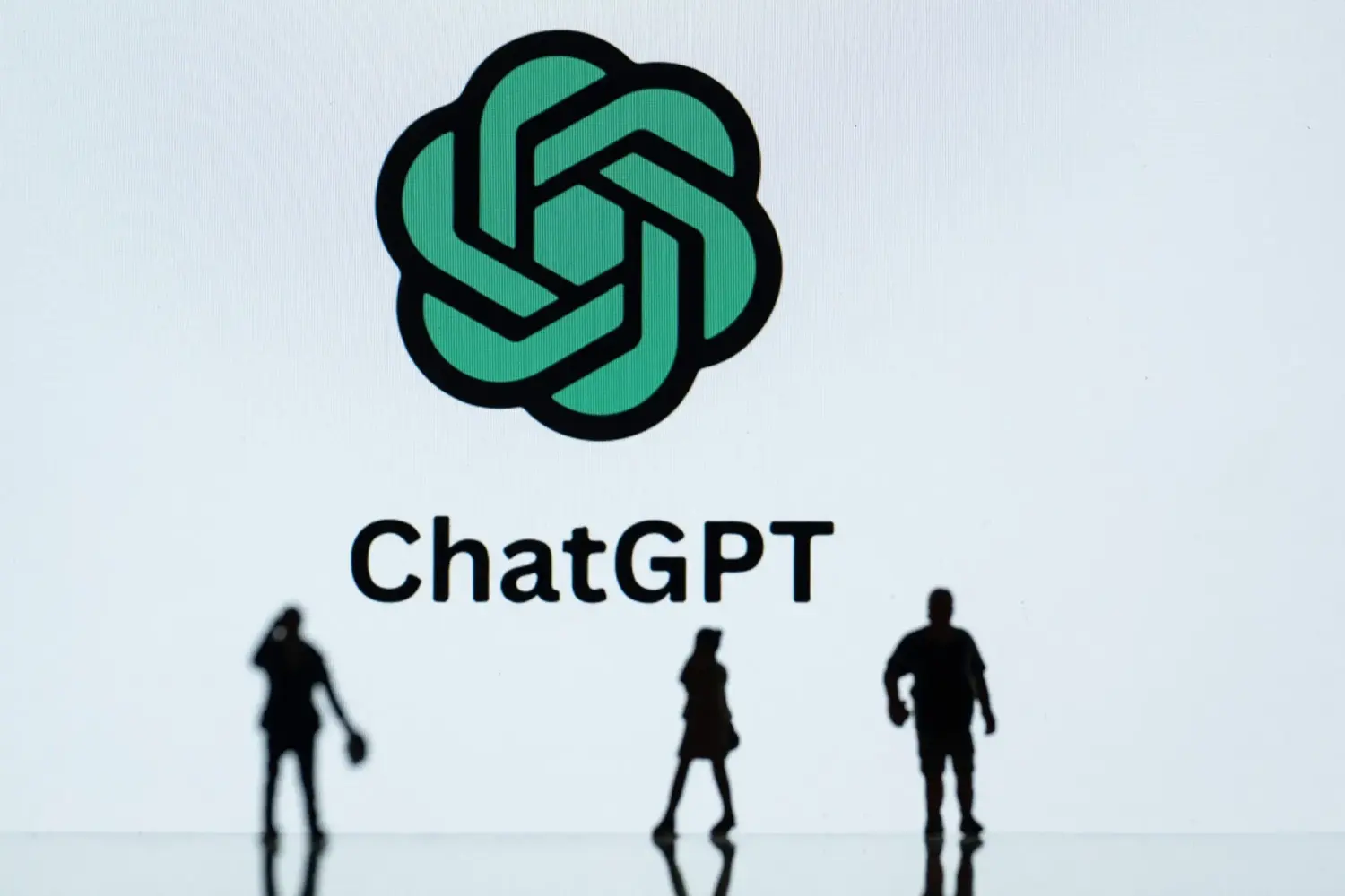 Vì sao ChatGPT vẫn vượt trội so với mô hình AI của Google