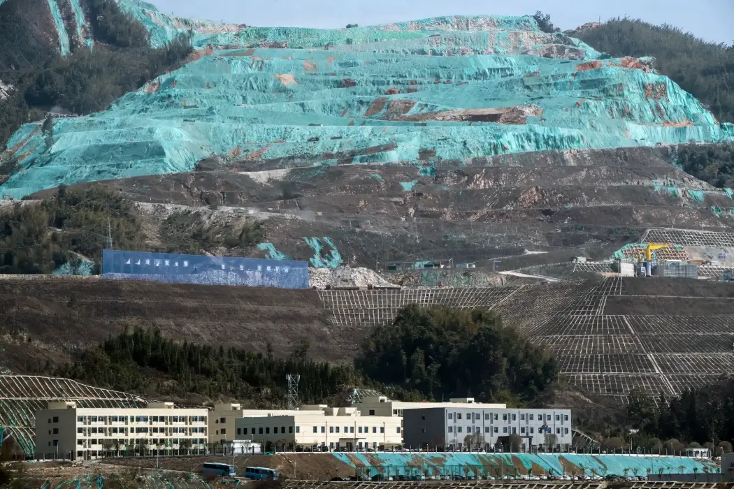 Mỏ lithium Jianxiawo của Contemporary Amperex Technology Co. Ltd. (CATL) tại thành phố Yichun. Hình ảnh: Gilles Sabrie/Bloomberg 